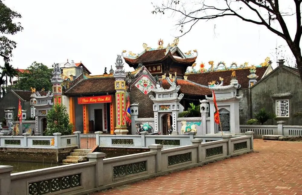 Cảnh quan di tích Đình Nội Bình Đà