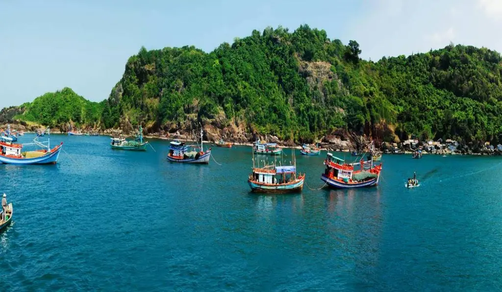 Vẻ đẹp di tích lịch sử Quần Đảo Hòn Khoai: Hải Đăng, Bãi Lớn, Bãi Nhỏ