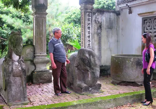 Tượng đá tại Miếu Đại Trung