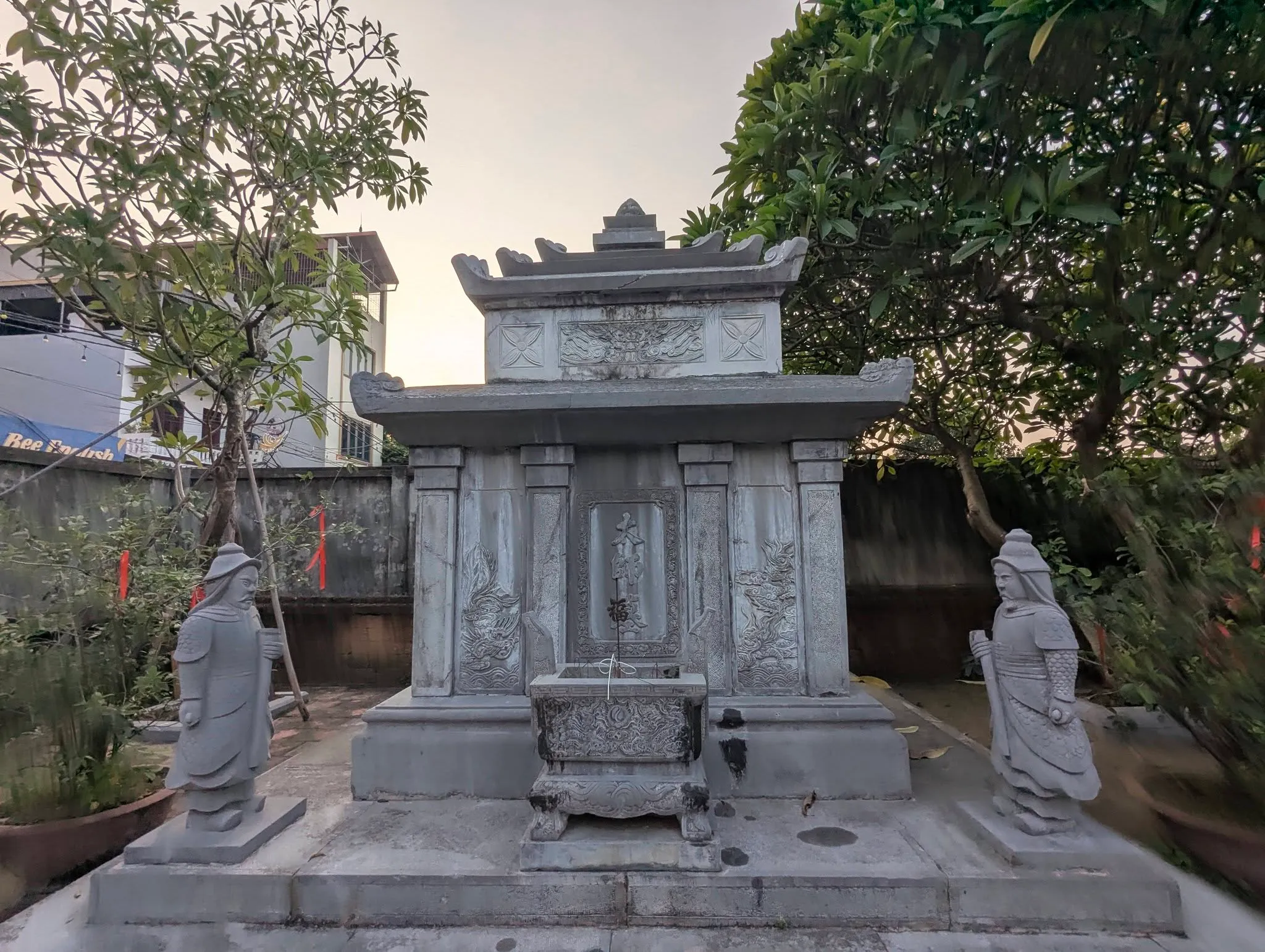 Lăng Tô Vương trong đền Văn Hiến