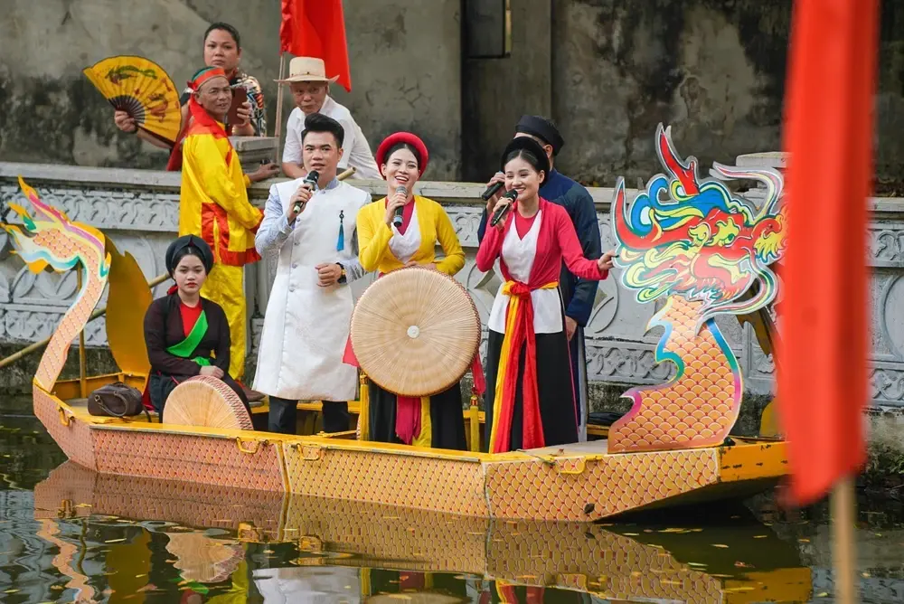 Văn nghệ tại Hội đền, chùa Bà Tấm