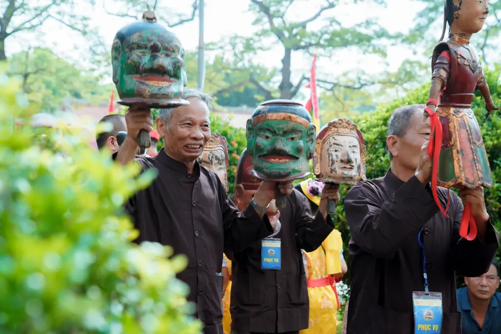 Mặt nạ thánh trong lễ hội chùa Keo Thái Bình