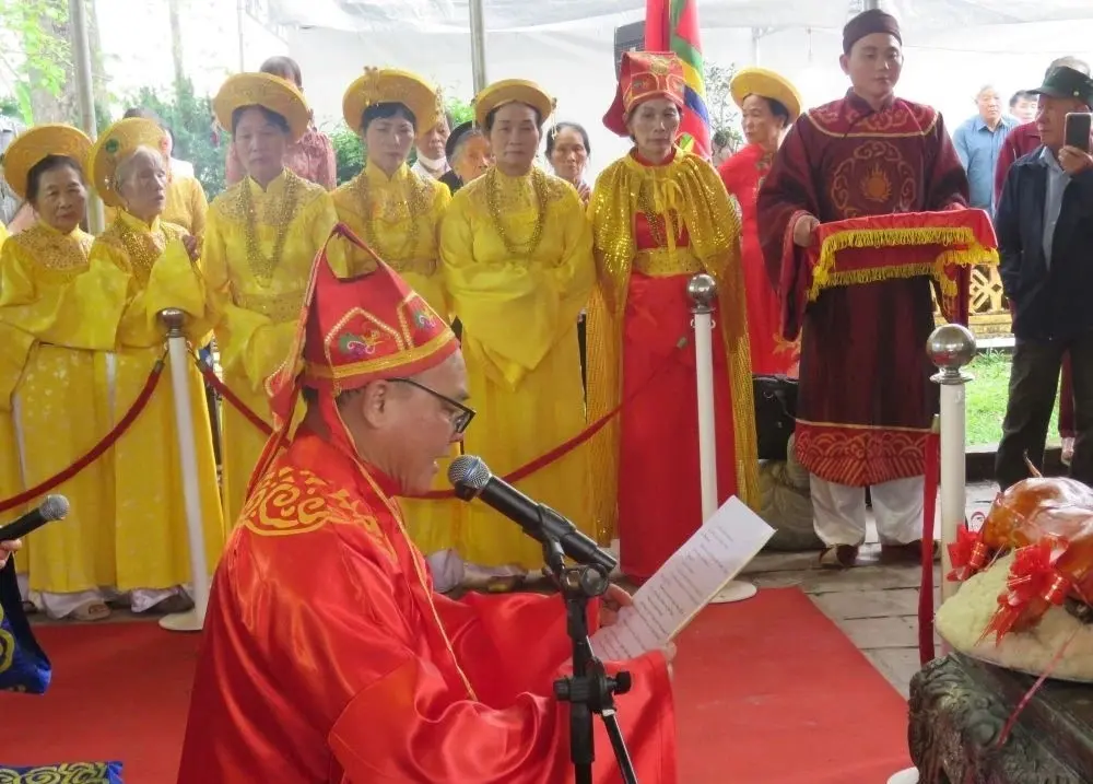 Nghi thức trình tấu chúc văn tri ân tại Lễ hội Đền thờ Lê Hoàn