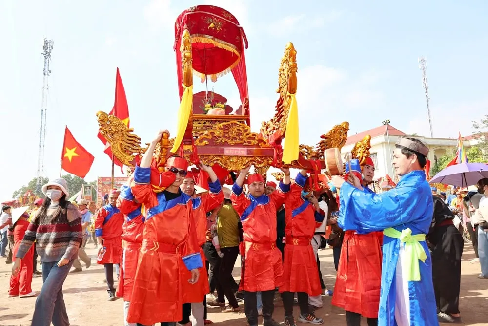 Lễ rước kiệu tại Lễ hội làng Hoành Nha 2025