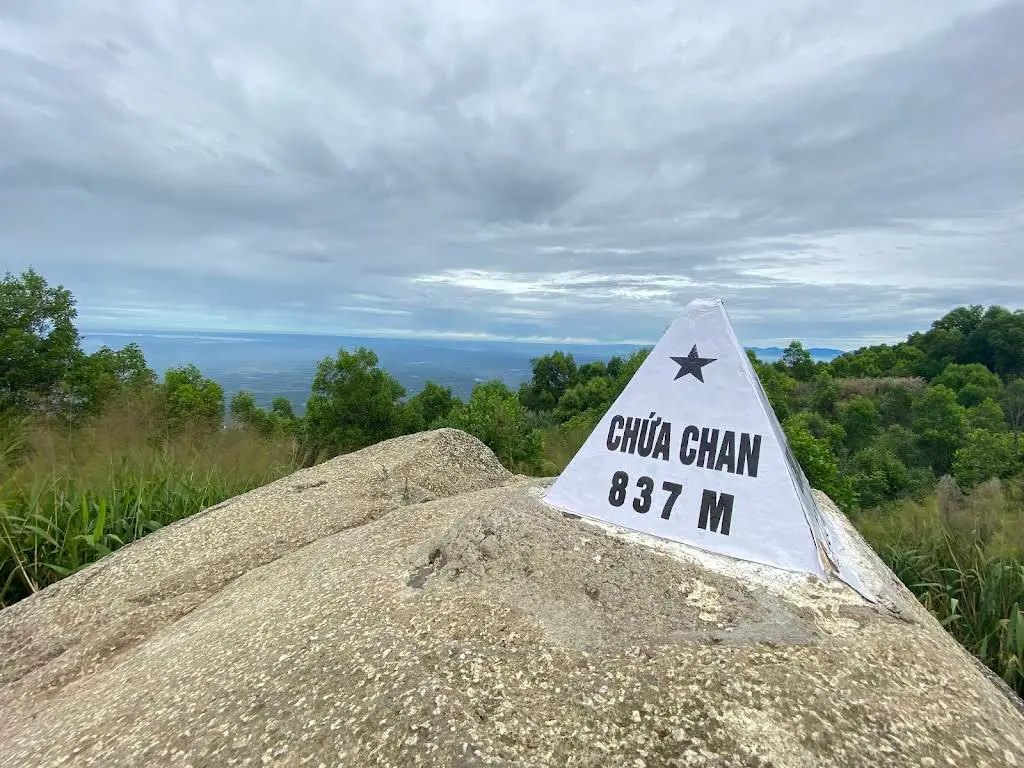Cảnh đẹp di tích danh thắng Núi Chứa Chan