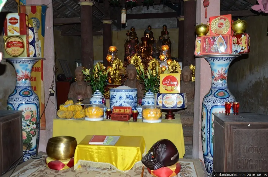 Bên trong Chùa Chài