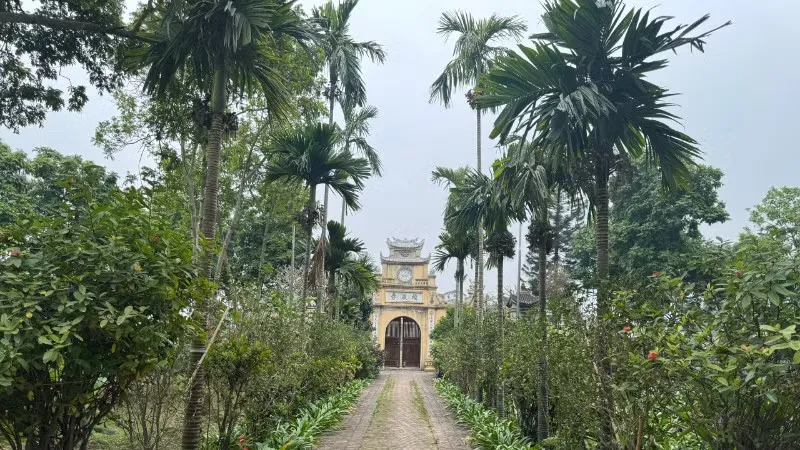 Lối dẫn vào Chùa Tổ