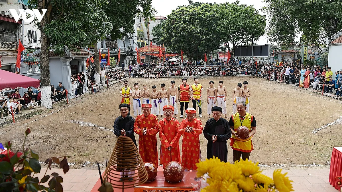 Lễ cúng tế tại Hội Vật cầu làng Thúy Lĩnh