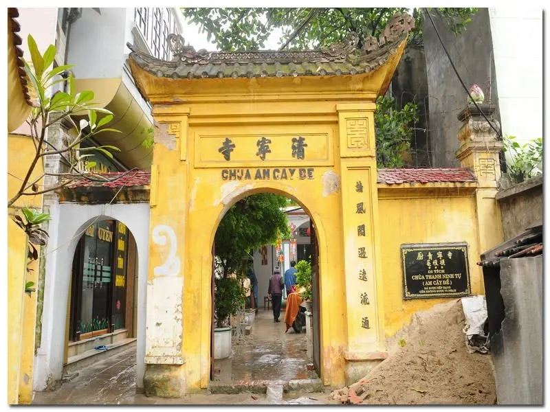 Cổng tam quan di tích Chùa Thanh Ninh (chùa am cây đề)
