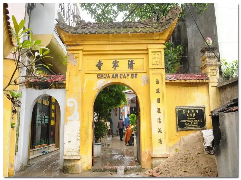 Cổng tam quan di tích Chùa Thanh Ninh (chùa am cây đề)