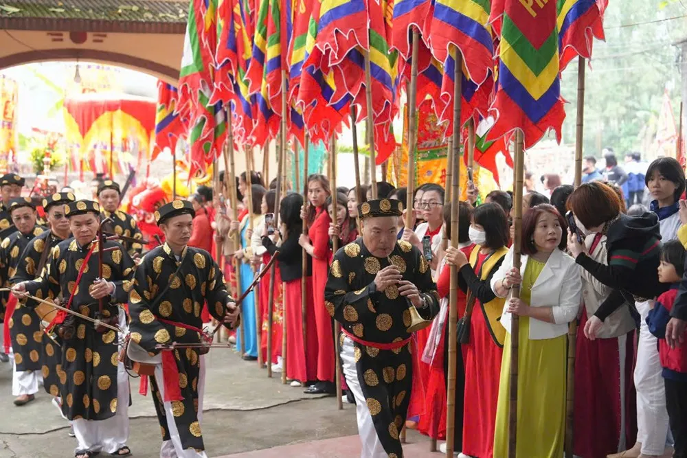 Những nghi lễ truyền thống được thực hiện thành kính tại Lễ hội Đền mẫu Phố Cò