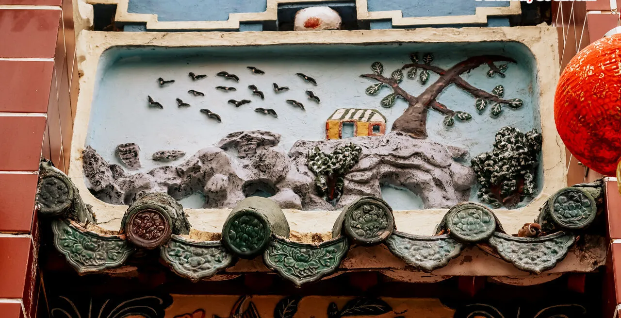 Chạm khắc tại Chùa Ông