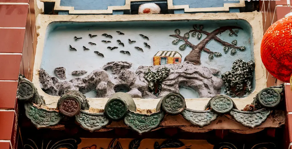 Chạm khắc tại Chùa Ông