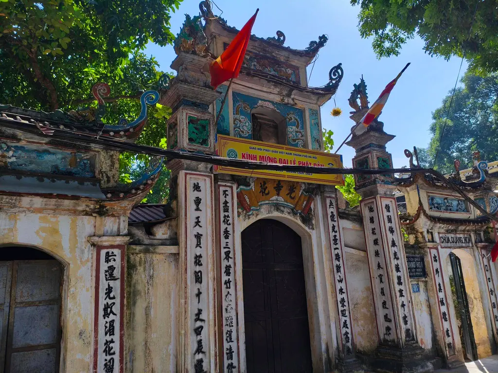 Công tam quan Chùa Quang Hoa