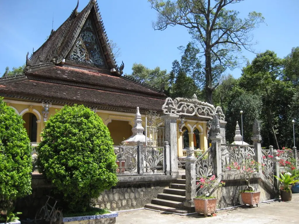 Cảnh quan Chùa Âng