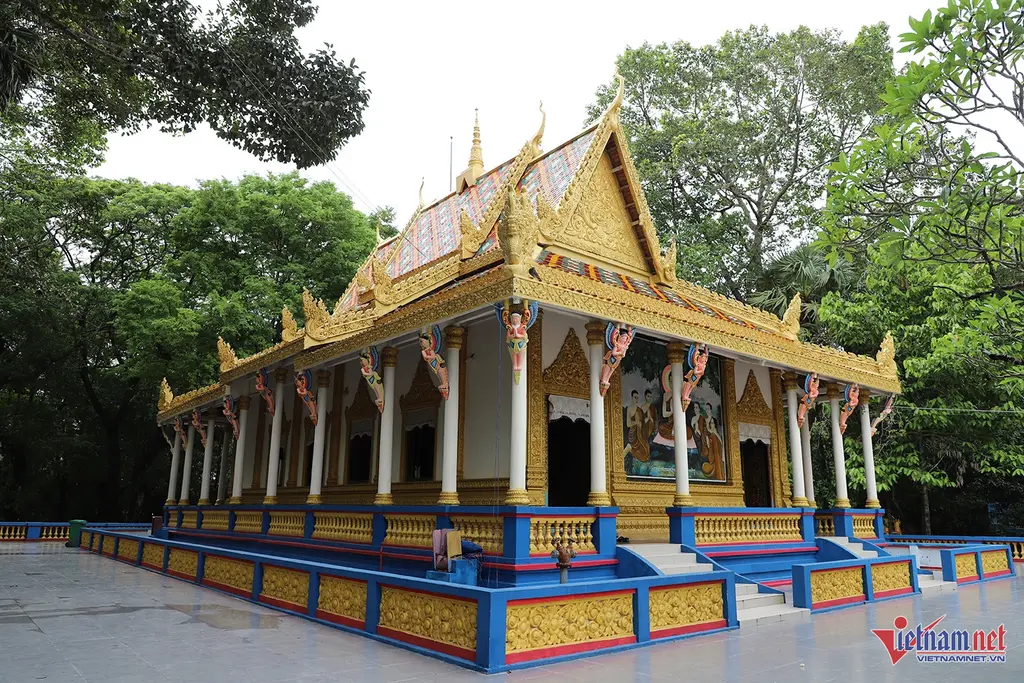Chính điện Chùa Dơi