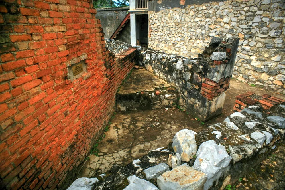 Hình ảnh Phòng giam nhà cách mạng Tô Hiệu tại Nhà tù Sơn La