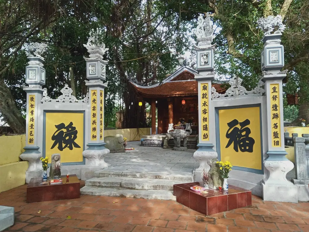 Đền Hàm Rồng nhìn toàn cảnh