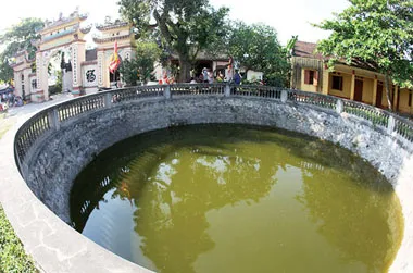 Giếng nước trước Đền Đậu An