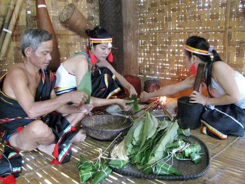 Nấu bánh chuẩn bị cho Tết Ngã rạ