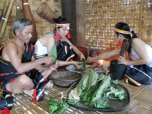 Nấu bánh chuẩn bị cho Tết Ngã rạ