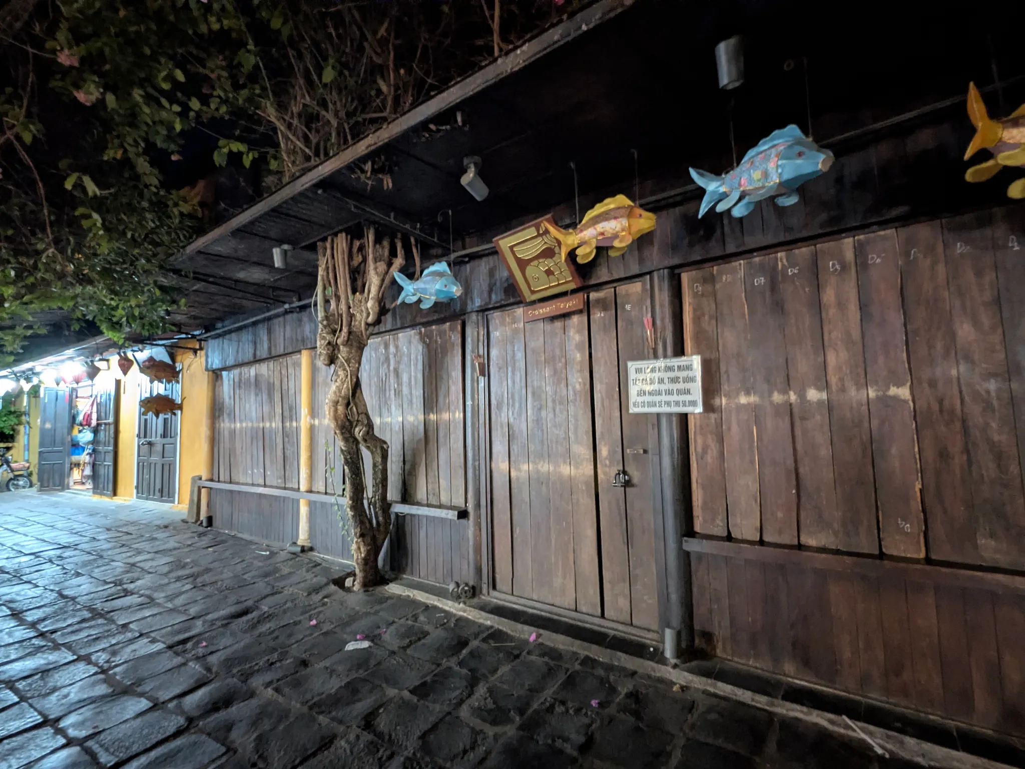 Một ngôi nhà gỗ cổ ở Hội An