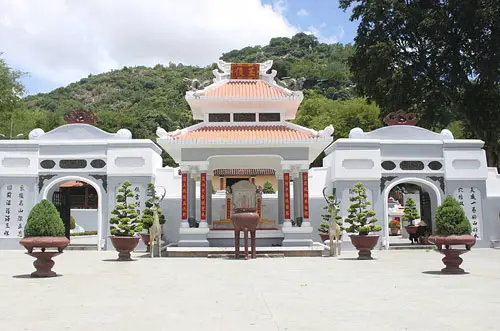 Lăng Thoại Ngọc Hầu thuộc di tích danh thắng Núi Sam