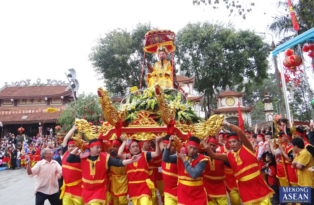 Rước thành hoàng làng đến chùa Cậy tại Lễ hội đền - chùa Cậy