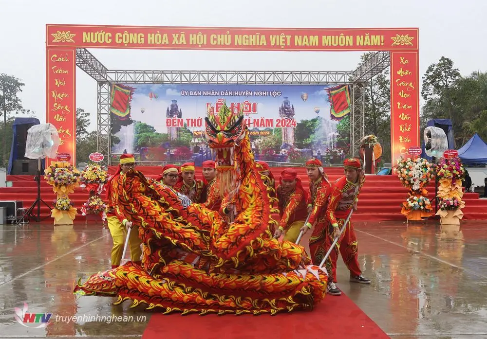 Múa rồng tại Lễ hội Đền Nguyễn Xí