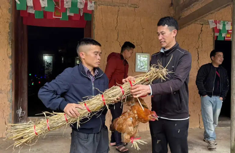 Lễ vật của Lễ ra đồng (Pặt Oong)
