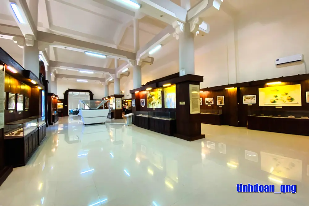 Không gian bên trong nhà trưng bày Khảo cổ Sa Huỳnh