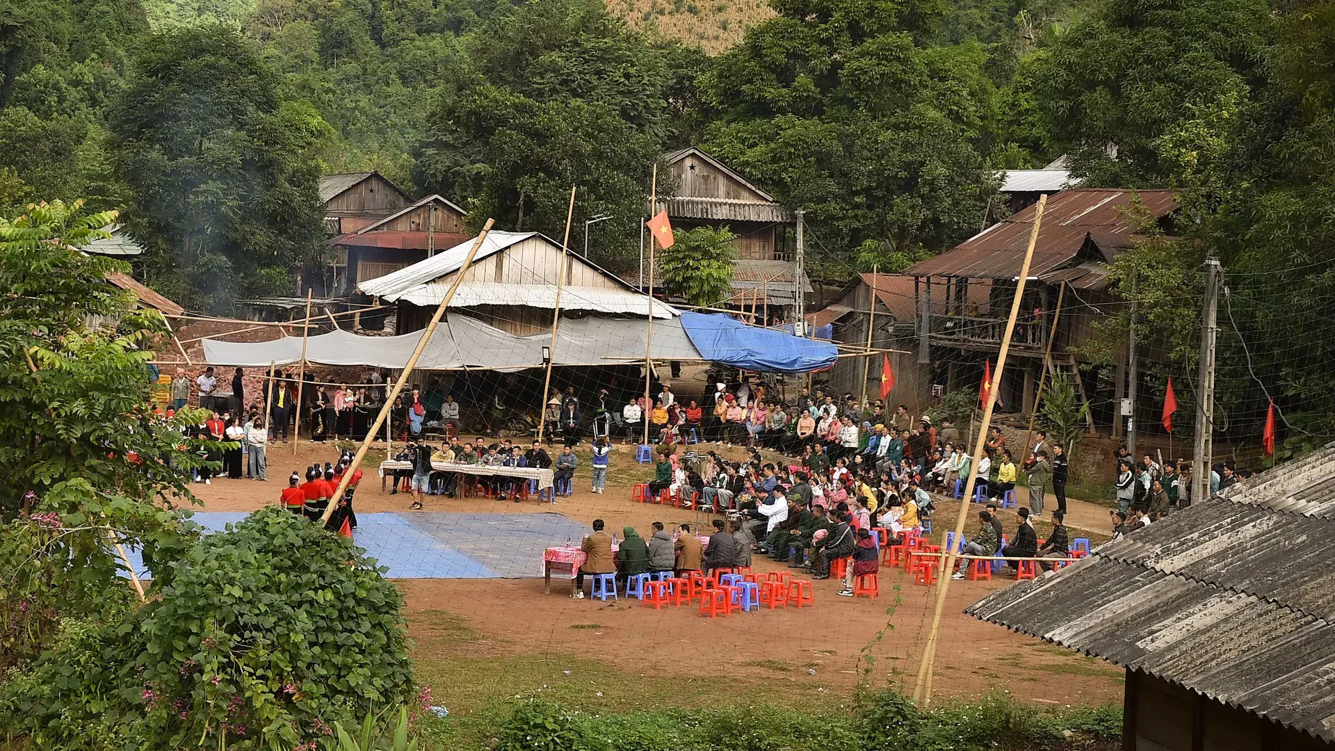 Quang cảnh Lễ hội Mìn Lóng Phạt dân tộc Cống