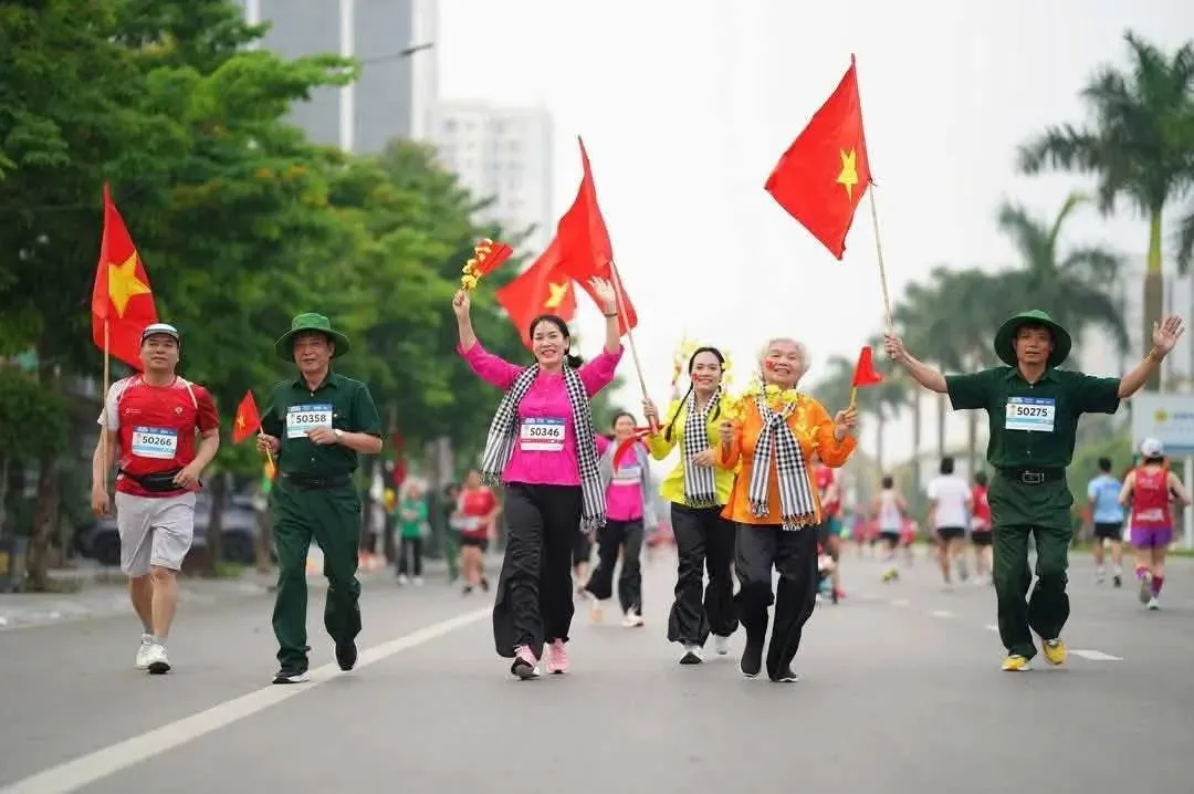 Giải chạy trong khuôn khổ Lễ hội Làng Sen