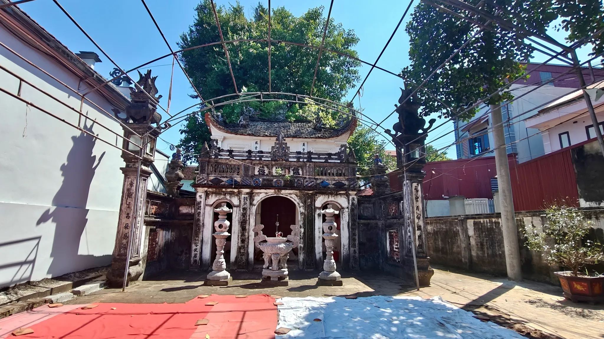 Mặt tiền đền thuộc đình Thọ Vực