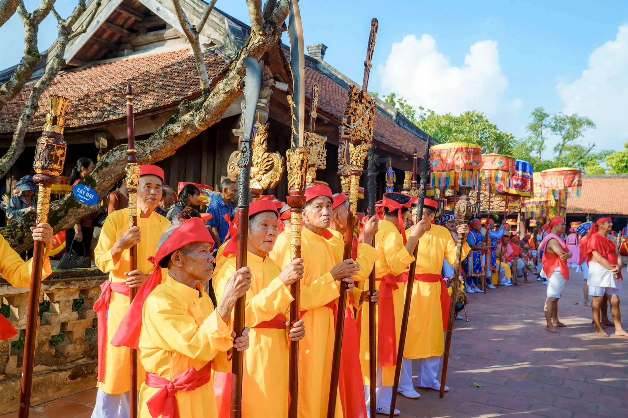 Đội cầm lỗ bộ trong lễ hội chùa Keo Thái Bình