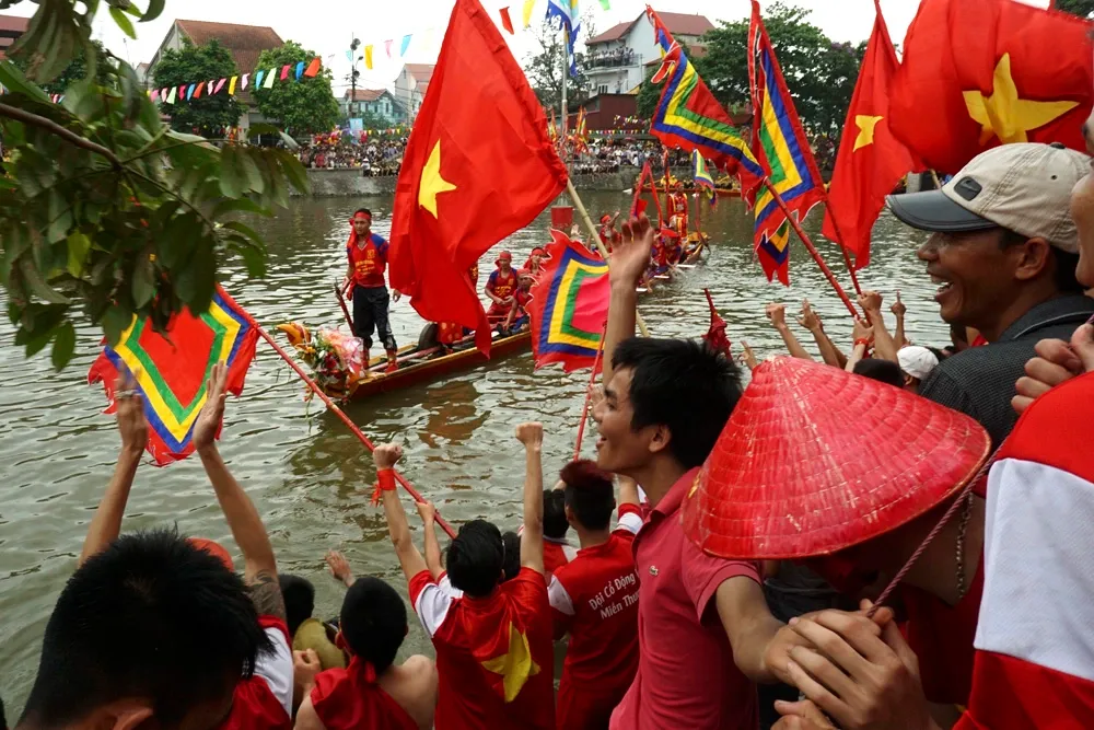 Hội bơi đăm tại Lễ hội truyền thống Đình – Miếu Tây Tựu