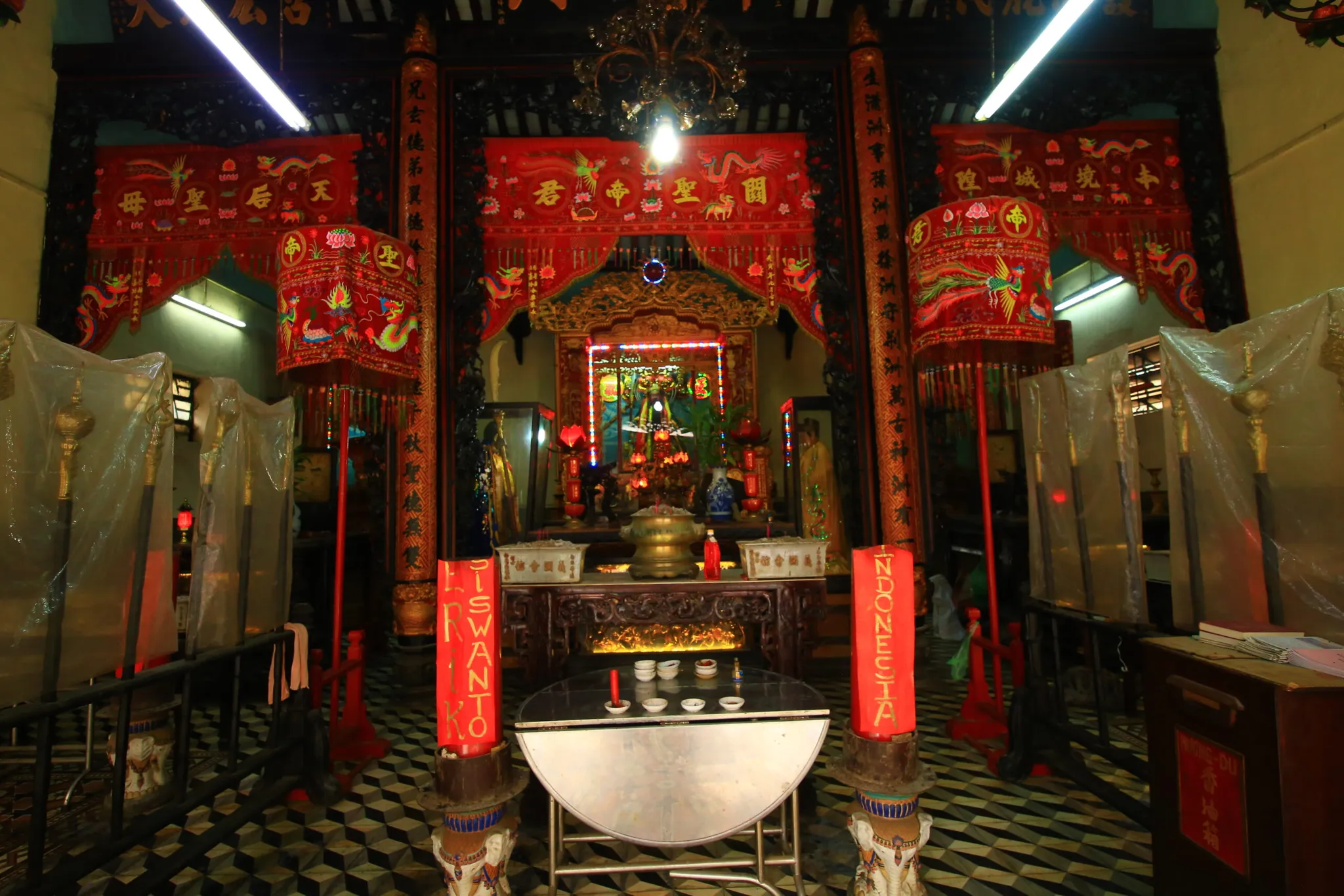Bên trong Hội Quán Nghĩa Nhuận