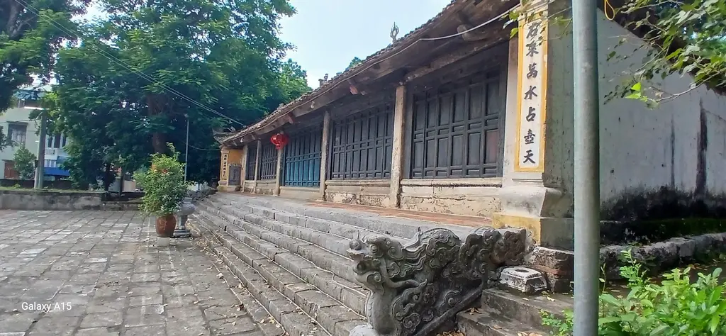 Toàn cảnh Đình làng Long Châu Miếu