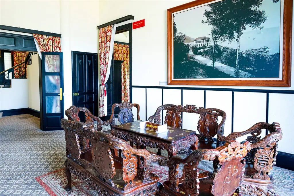 Các đồ trang trí trong bạch Dinh toát ra vẻ sang trọng và quý tộc