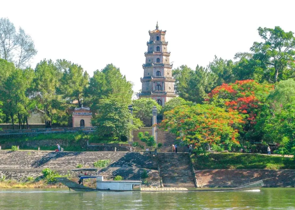 Tháp Phước Duyên tại Chùa Thiên Mụ