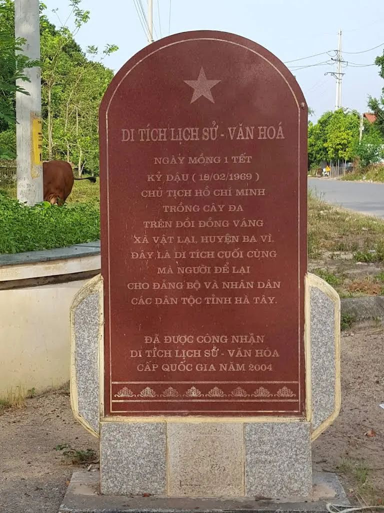 Bia khu di tích Cây Đa Bác Hồ