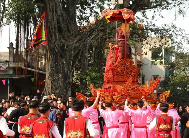 Lễ rước kiệu Thánh Cả tại Hội đình làng Chúc Sơn