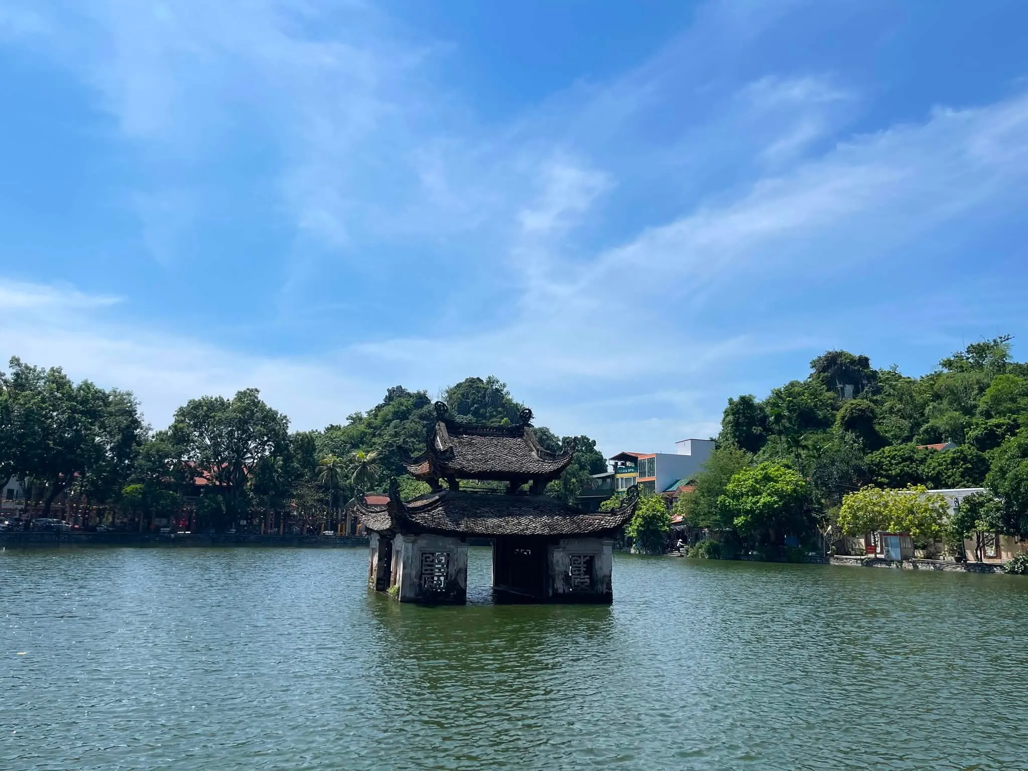 Thuỷ Đình Chùa Thầy