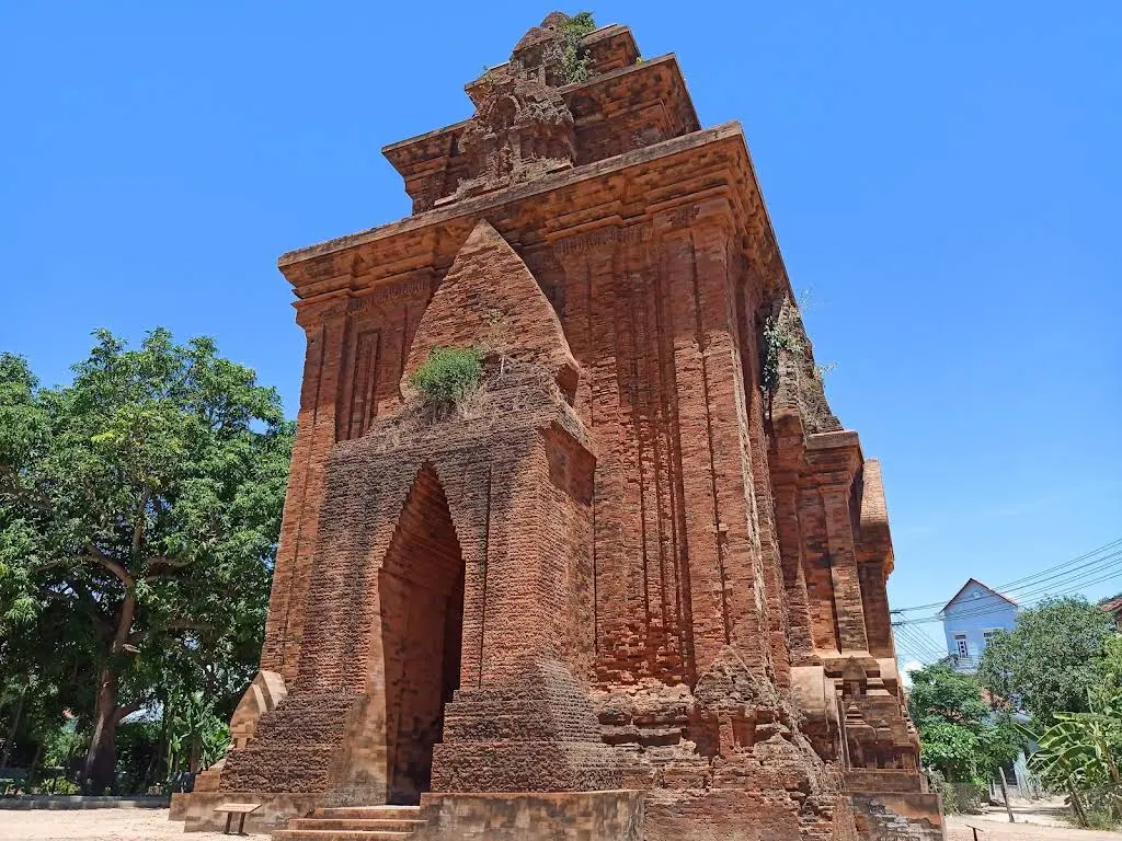 Cảnh quan di tích Tháp Bình Lâm