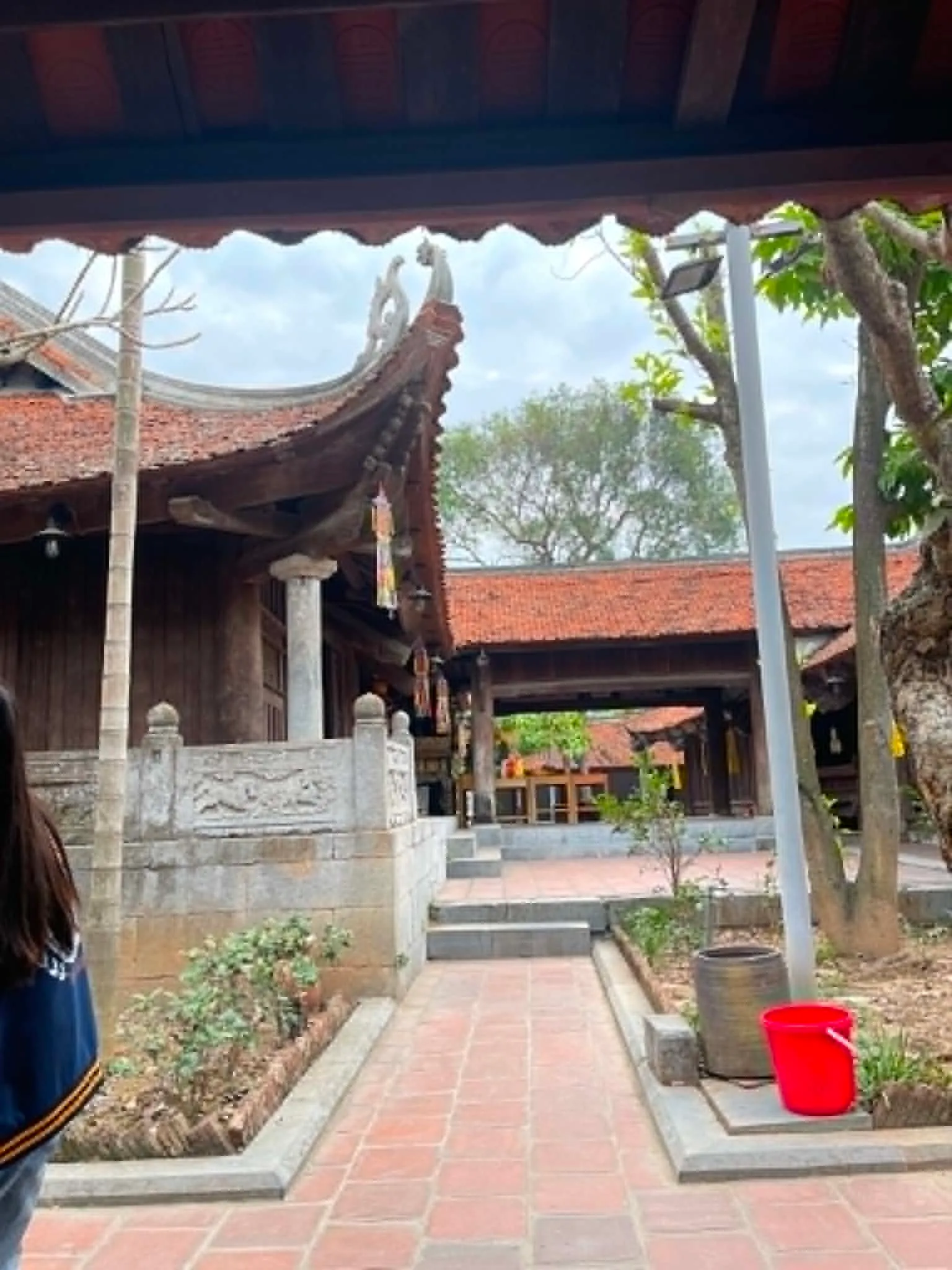 Khuôn viên Chùa Dâu