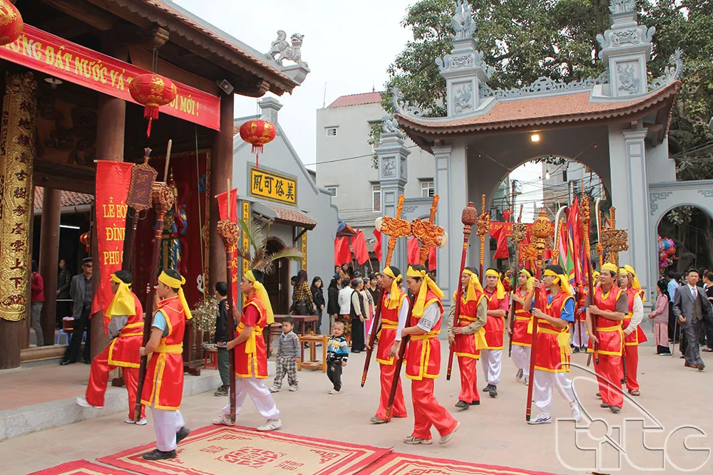 Đoàn rước Hội làng Phú Gia