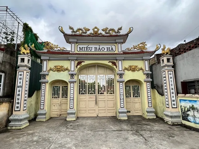 Cổng Miếu Bảo Hà