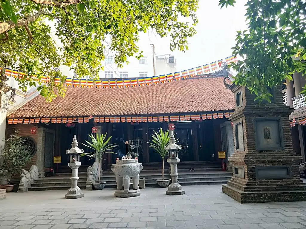 Cảnh quan khu di tích Chùa Bà Đá