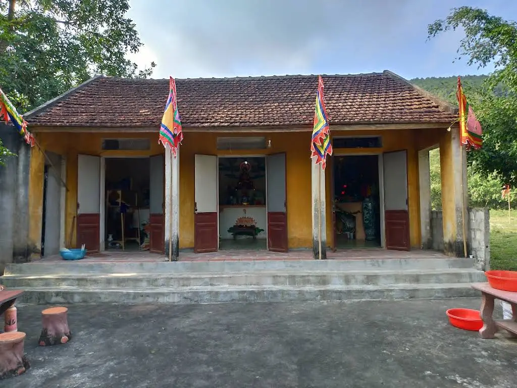 Cảnh quan di tích lịch sử Ly Cung (nhà Hồ)