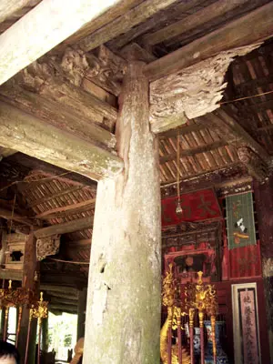 Bên trong Đình Thanh Lũng